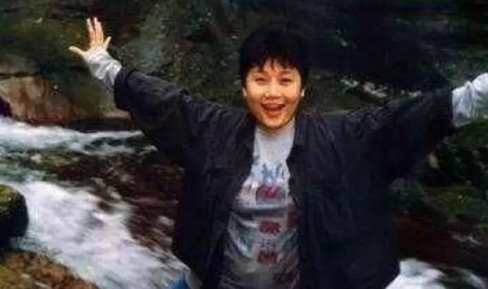 李娜一代歌后为什么要出家当尼姑,女歌手李娜在哪个寺庙当尼姑