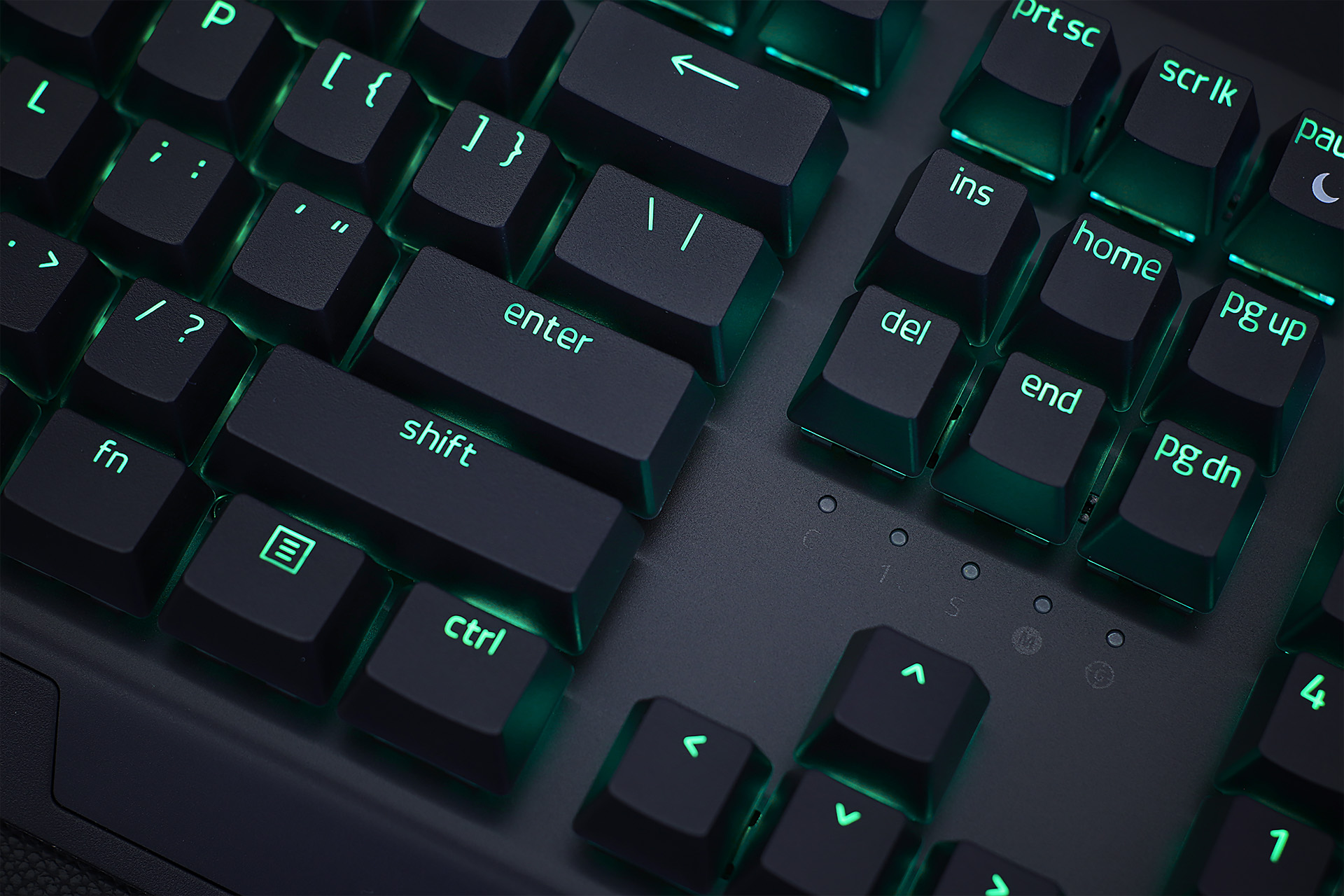 雷蛇无线入耳式游戏耳机电脑体验,雷蛇电竞耳机推荐头戴式蓝牙耳机