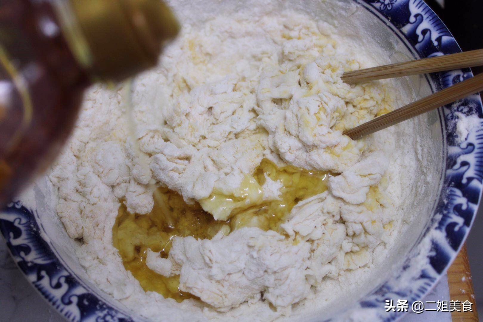 油条做法怎么和面才蓬松,油条做法如何和面才筋道