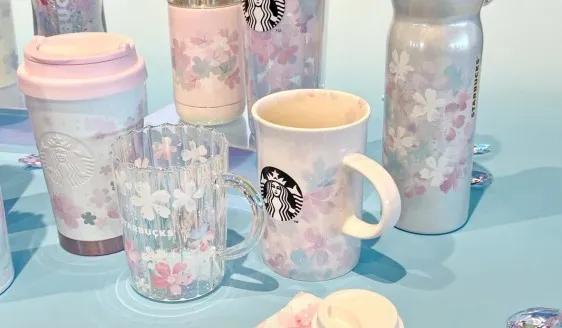 中日樱花限定大PK！猫咪杯、毛绒手袋，中国星爸爸又一次逆袭？