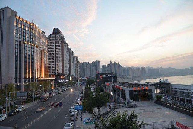 涪陵和江津谁是重庆各区县之首,江津涪陵还有綦江哪个区发展得好