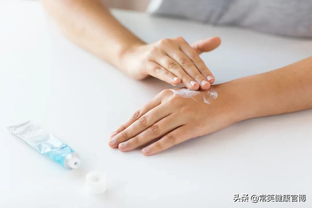 医生：回去抹点药膏。究竟抹多少，叫“抹点”？
