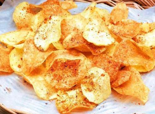 爱吃薯片可乐不能怪自己,炸土豆薯片外脆内酥