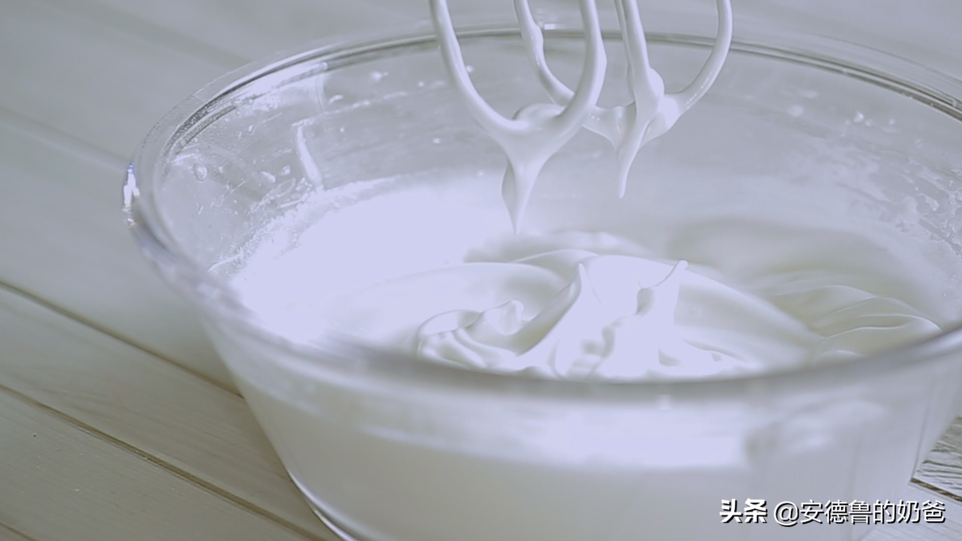 戚风蛋糕做法塌陷原因,戚风倒扣塌陷怎么补救