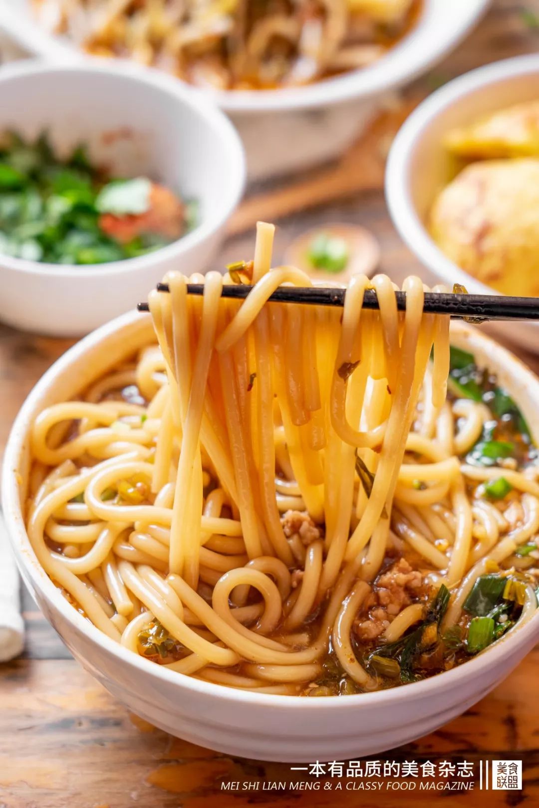 昆明这家小吃店里的传奇男人,17年来让人又嫉妒又欢喜