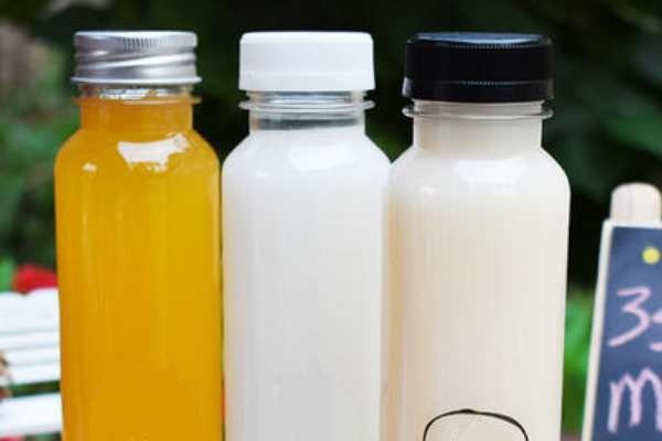 塑料瓶盖太紧而打不开,塑料瓶盖子拧太紧没办法开怎么办