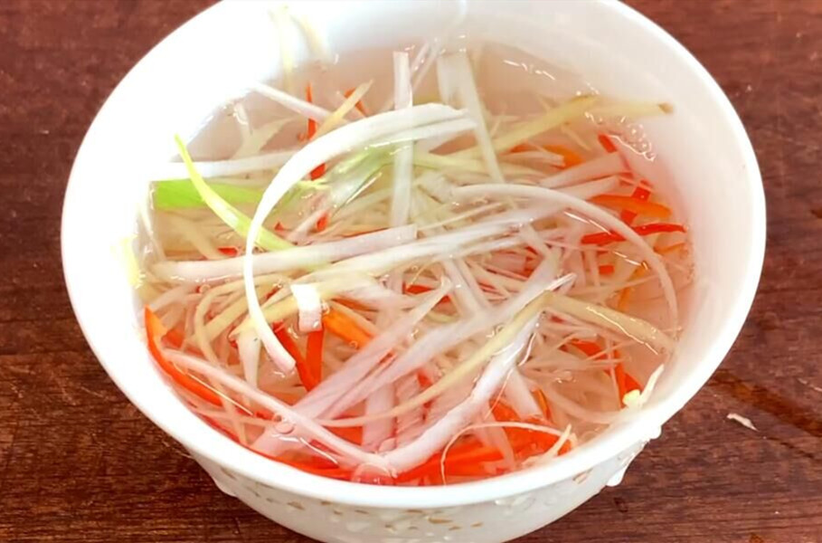 清蒸鱼不用放盐放生抽可以不,清蒸鱼时放盐还是放生抽