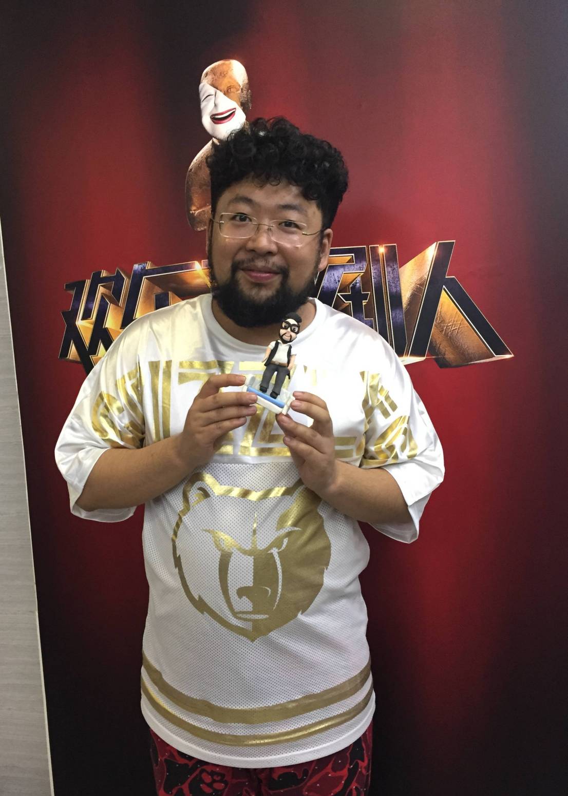 胡子一刮人设崩塌是什么梗,满脸大胡子修睿