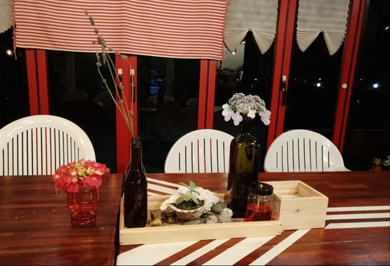 极简集装箱咖啡屋,怀旧音乐餐吧装修效果图