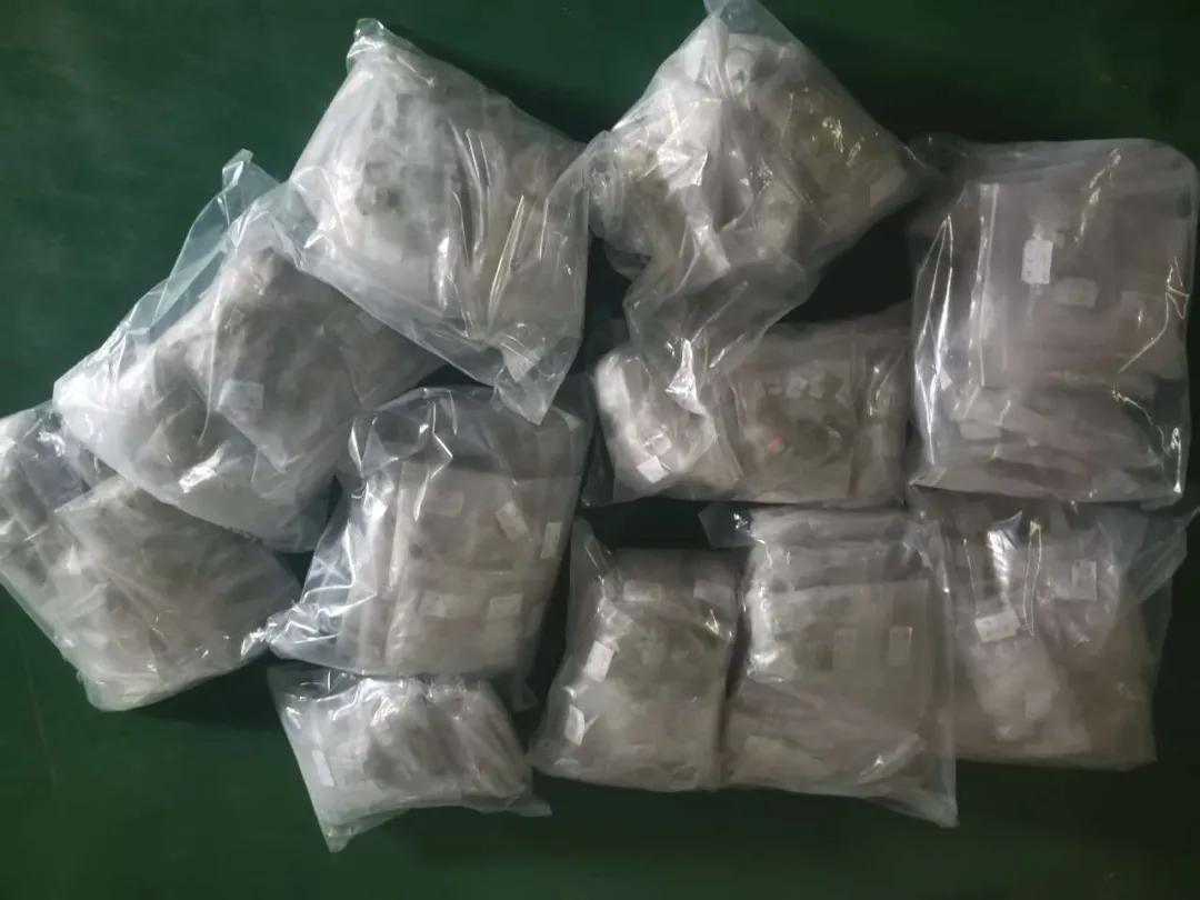 垃圾短信大多来自它,一套能操作60张手机卡,靠“*池猫**”养卡的这伙人被警方端了