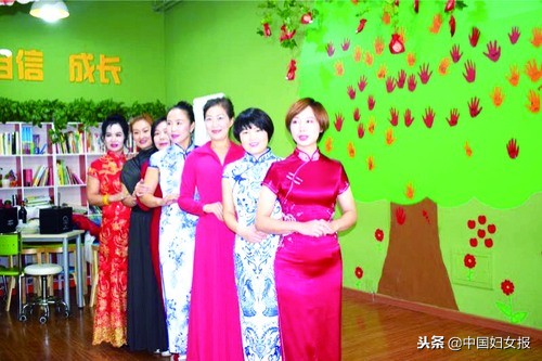 一只口红就可以画出绝世容颜,一支口红为孩子化妆