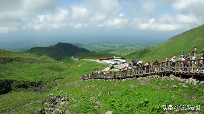 长白山西坡和北坡看天池区别,长白山北坡和西坡哪个能看全天池