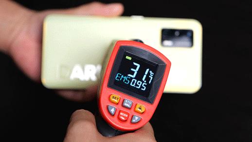 realmeq3是一款直面屏手机吗,realme最具性价比的千元机