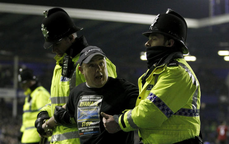 球场入侵事件,球员袭击女裁判