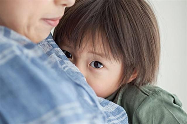 孩子性格内向不愿意说话怎么办,孩子性格内向不爱说话没自信