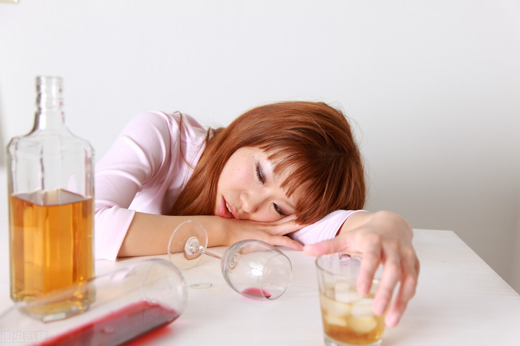 阿里女员工称遭侵害300员工离职,阿里巴巴女员工被侵害是怎么回事