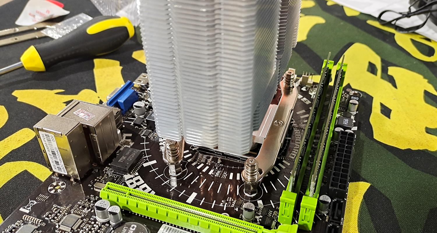 电脑城装机视频教程,九州风神水冷散热器安装过程