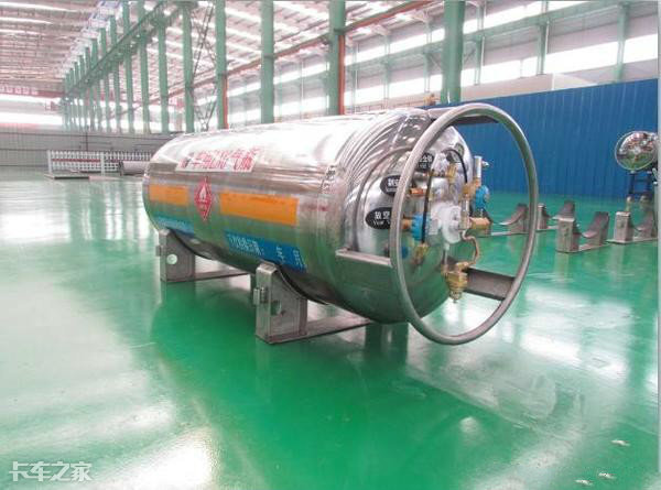 国六lng车价格,国六lng牵引车费气