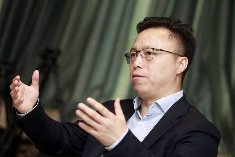 他生于安徽，辅佐马云打造2千亿公司，还给美国大学捐款500万