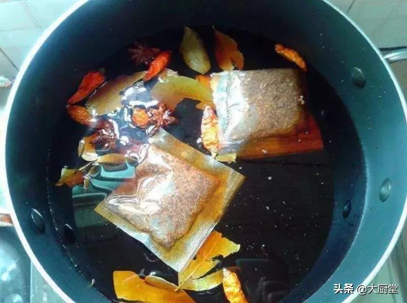 不懂熬高汤，如何能做出上好的卤汤？学学高手的经验吧