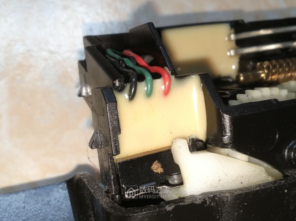 福特嘉年华后备箱锁打不开,福特嘉年华两厢后备箱锁应急开关