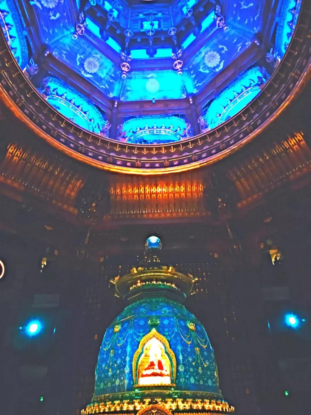 随处皆祥云诸佛现全身手机全景角度下的灵山大佛