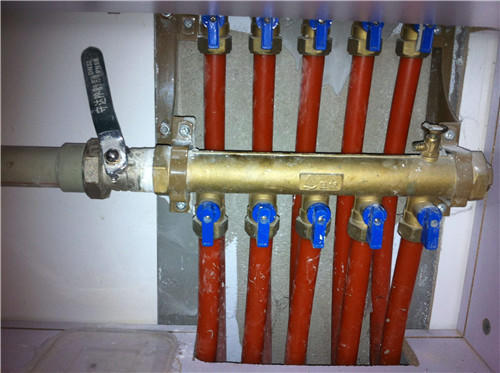 不供暖的时候地热阀用关吗,不供暖了暖气片关掉还是开着