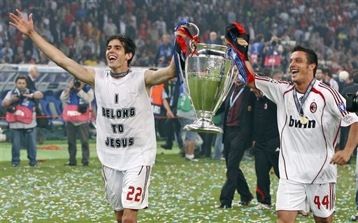 国米球迷致敬穆里尼奥泪流满面,泪目伯纳乌球迷第七分钟呼喊