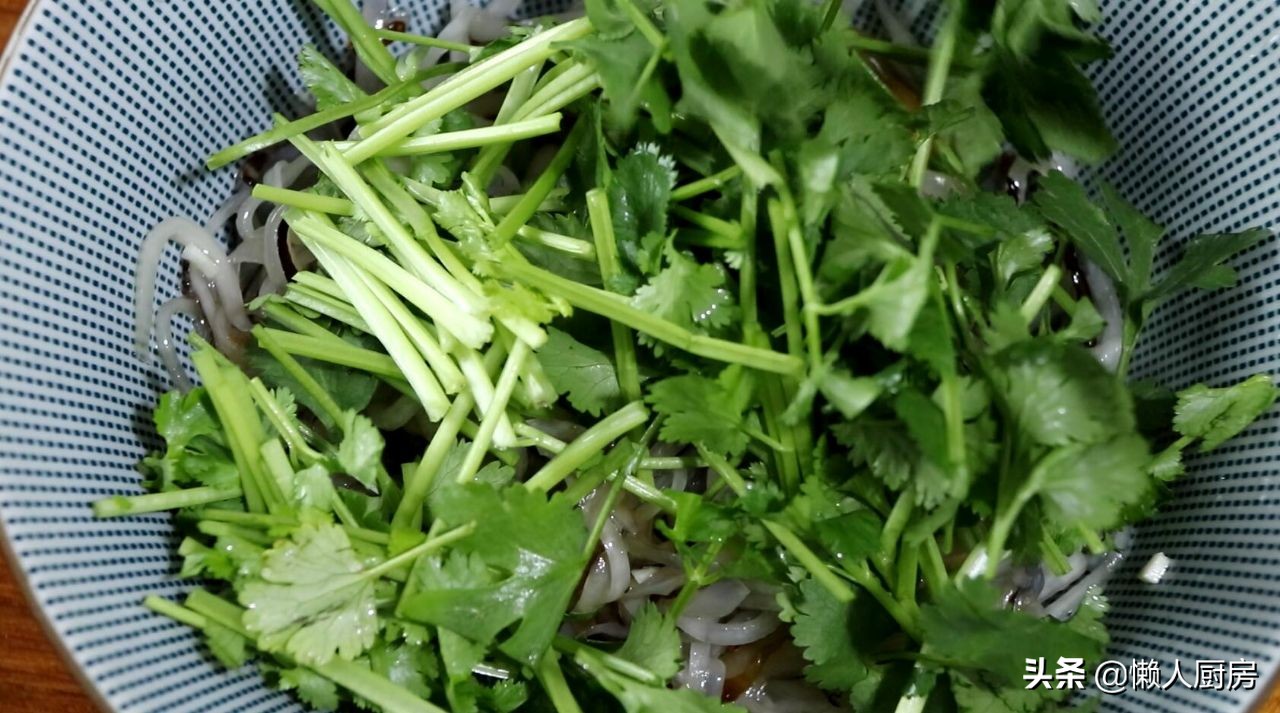 海蜇怎么做口感脆爽,凉拌萝卜海蜇正确方法