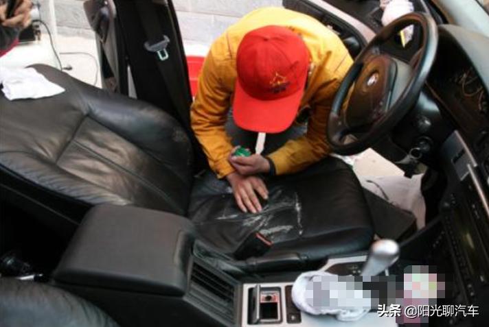 真皮座椅油腻发亮,真皮座椅上有油污怎么办