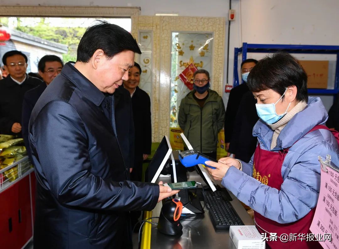 江苏省委书记微信支付购物，请大家品尝“秦邮董糖”