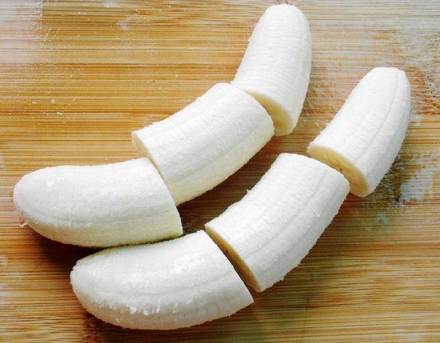 把香蕉放到微波炉里面会怎么样,香蕉放到微波炉里加热会怎么样