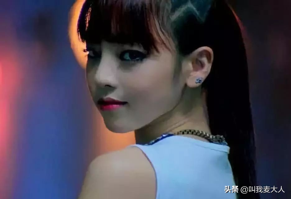 具荷拉今天出殡，她曾被家暴至子宫出血：我再也假装不下去了……