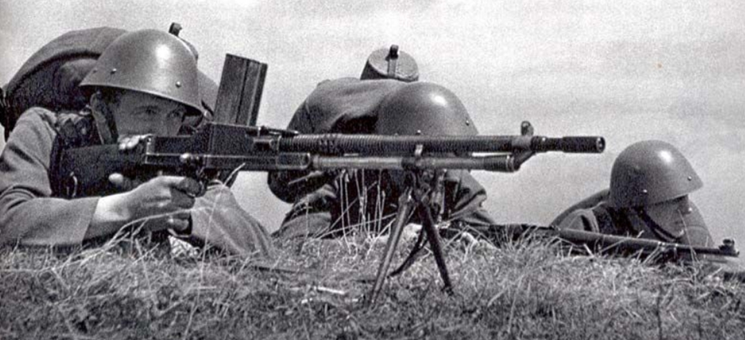 二战最牛轻机枪，服务于战争双方，英德用了都说好的ZB26轻机枪