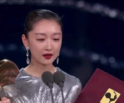 周冬雨戛纳受访惊艳,周冬雨官宣后首次亮相