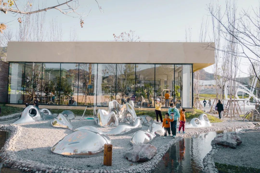 京城首家！探秘最热门“一尺花园”咖啡馆，西山脚*体下**会海派腔调