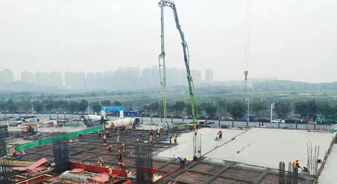 重庆龙兴足球场建设单位,中建七局重庆龙兴足球场