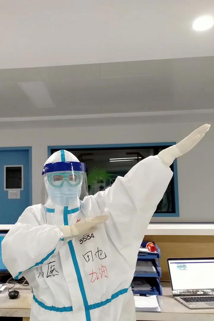 致敬2020每一个逆行的背影,回顾2019年消防员最美逆行背影