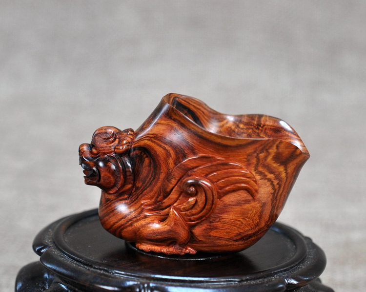 海南黄花梨需要一直戴手套盘吗,黄花梨上手之后还可以用手套么