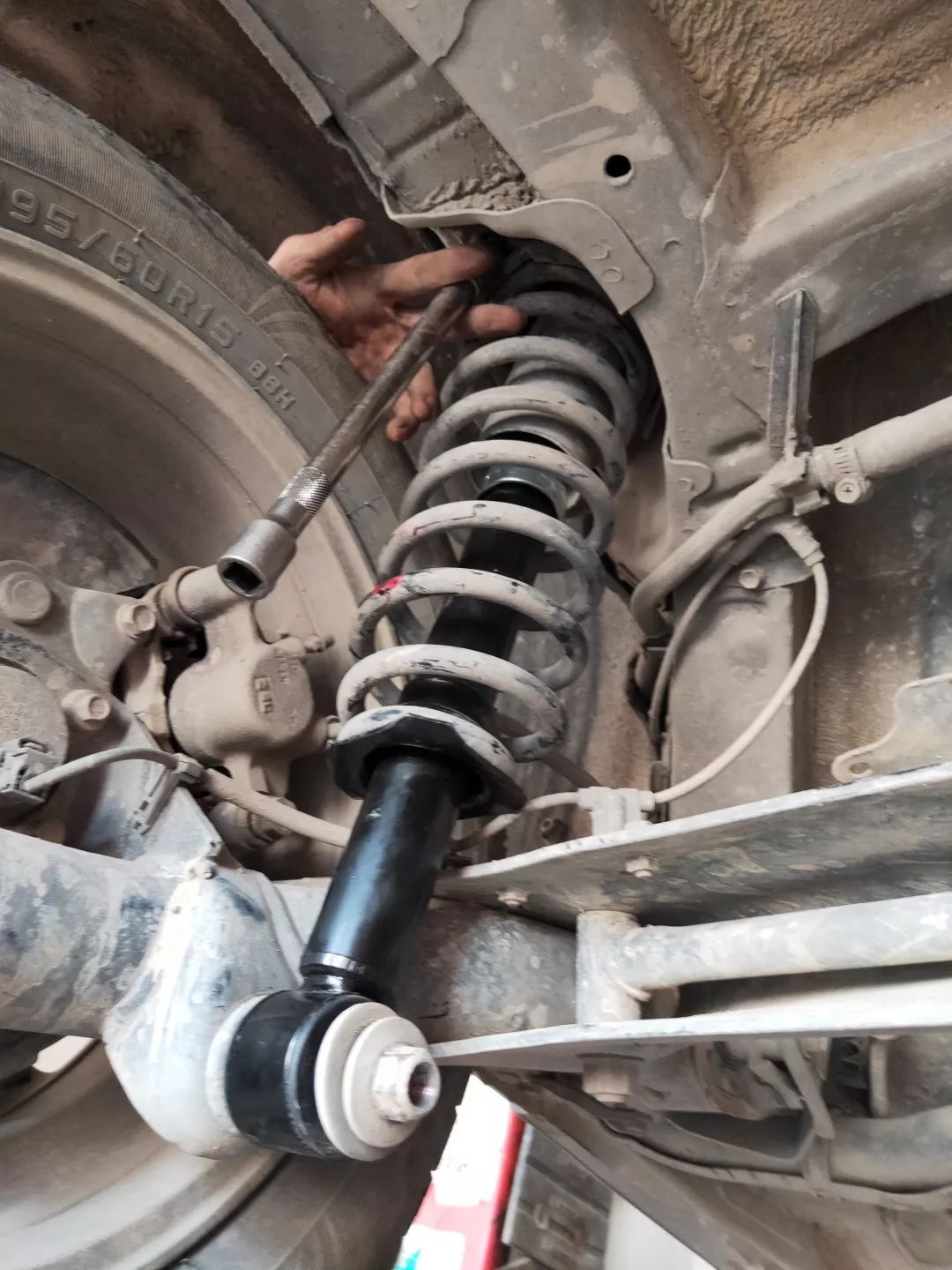 比亚迪f3更换丰田花冠减震器,丰田花冠后减震更换视频