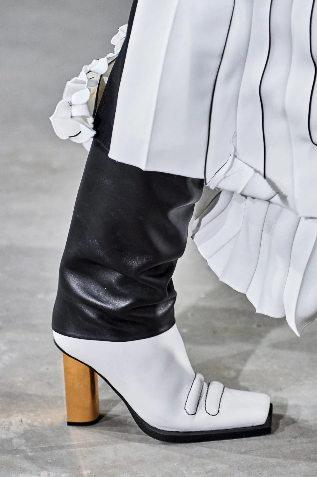 秋冬流行的靴子就买这3双,今年冬天必入款靴子