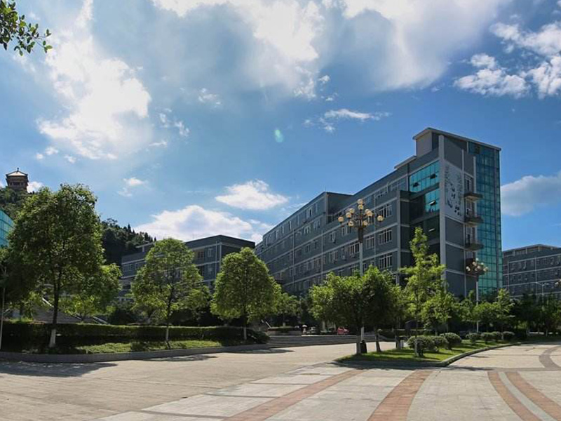 中国最牛的大学，直接建在景区内，进门还要买门票