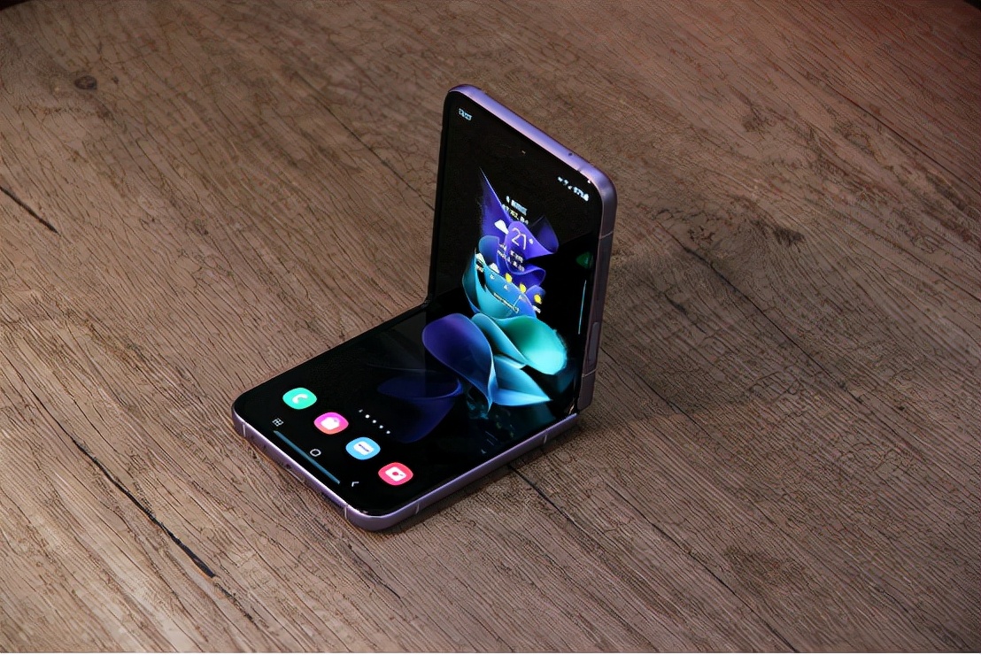 samsunggalaxyzflip35g,三星galaxyzflip4体验效果