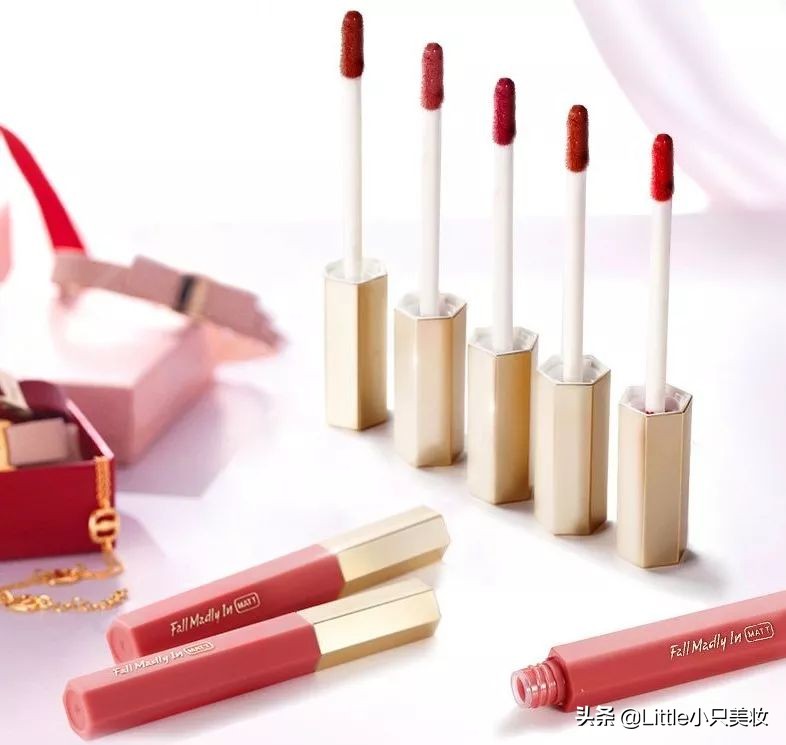 拥有一支绿色口红,适合黄皮的水红色口红