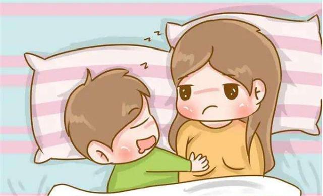 孩子摸着妈妈的胸才能入睡，别不当回事，这是缺乏安全感的表现