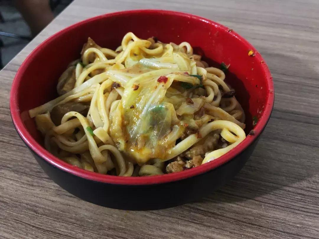 成体，一所靠“抓小偷”牢牢锁死热搜的学校