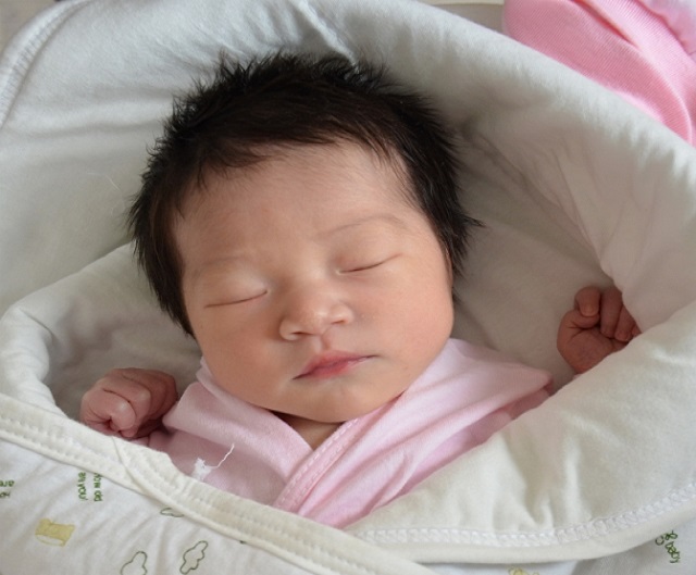 宝宝走得早会影响腿型发育吗,婴儿几个月练站不影响腿部发育