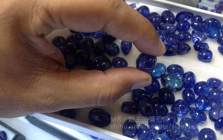 坦桑石深度解读,坦桑石多少大小值得收藏