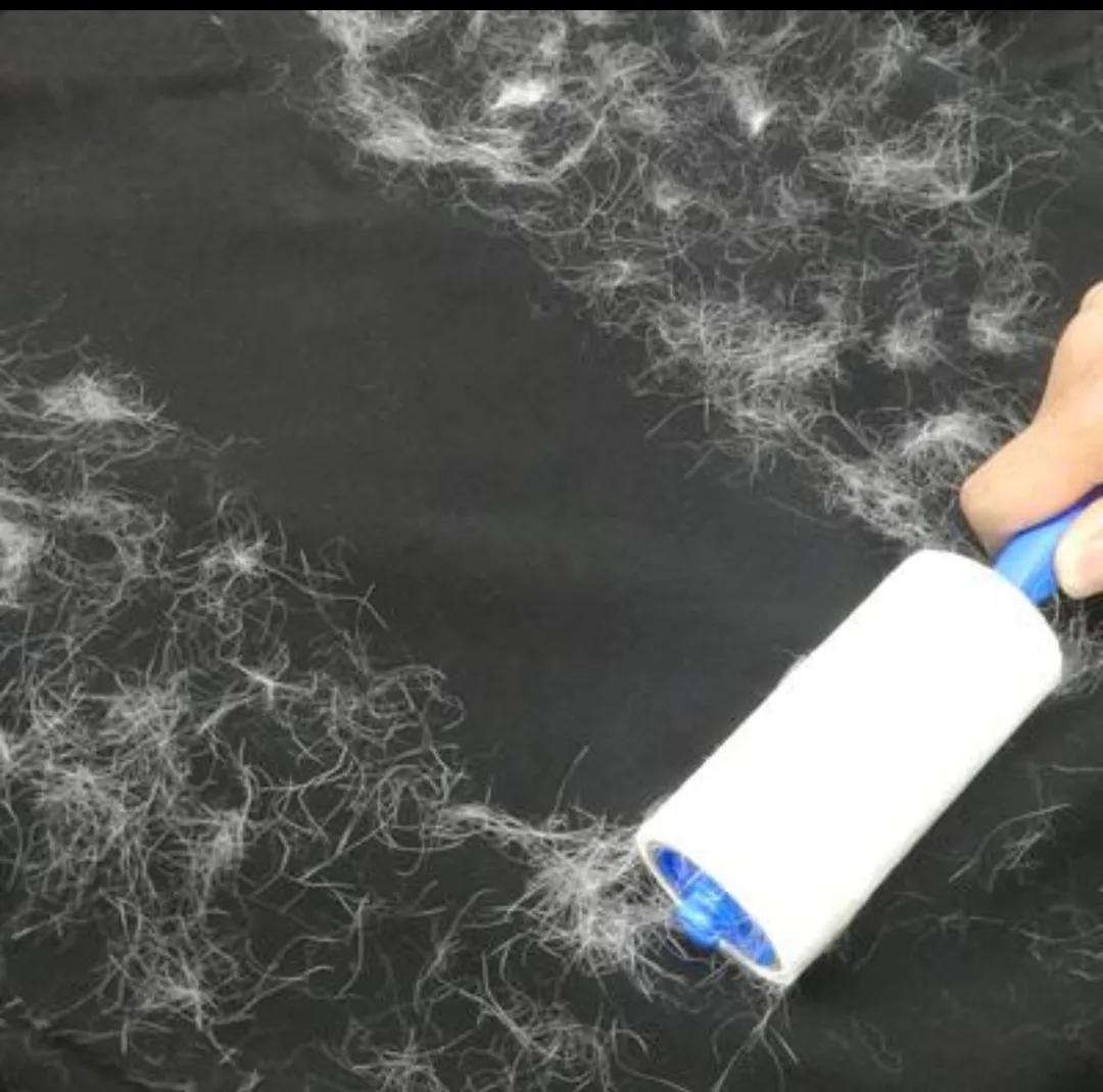 猫咪身上一块一块的掉毛是啥原因,猫咪皮肤结痂掉毛擦什么药比较好