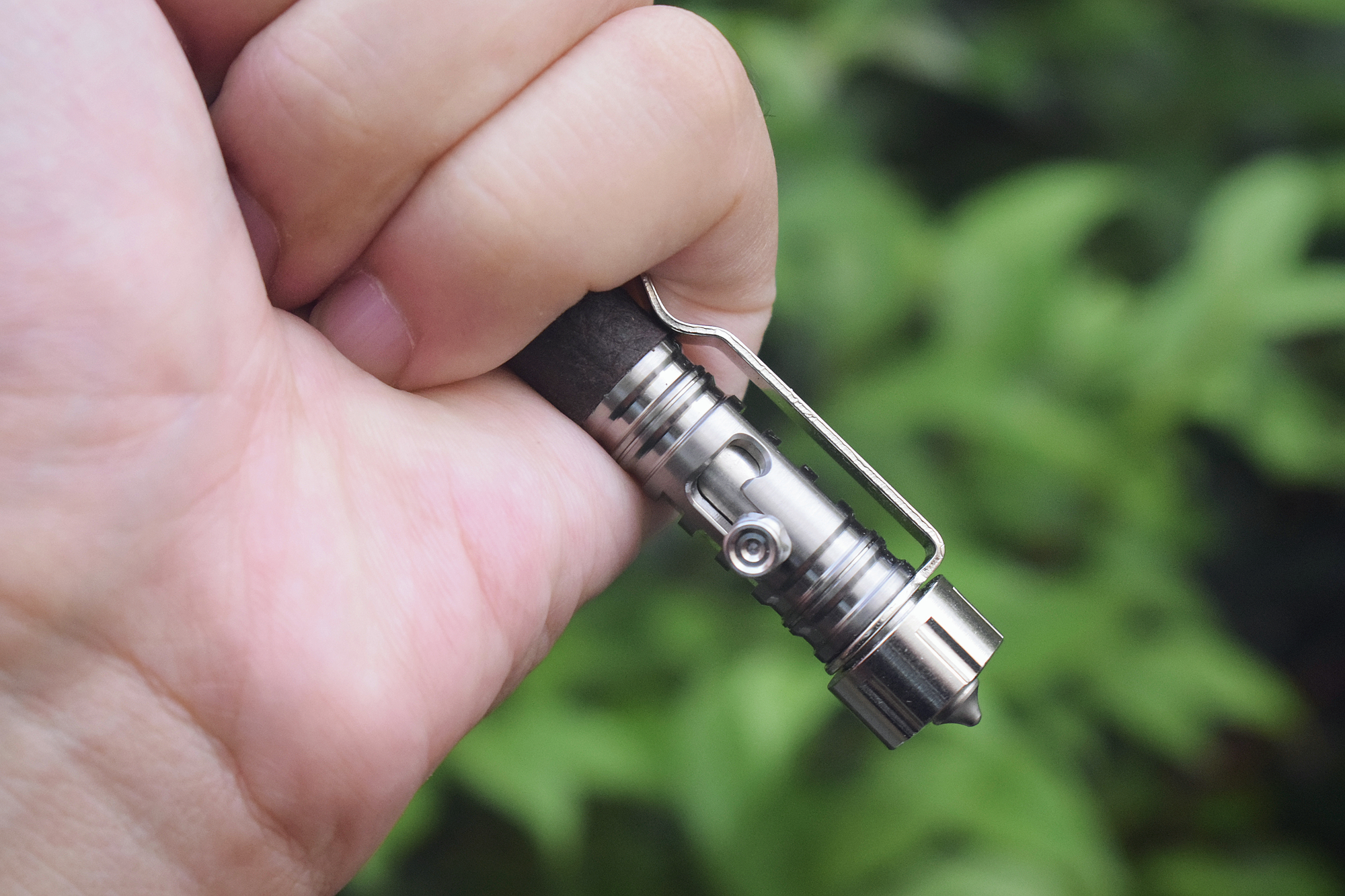 弘安保罗战术笔破窗效果,尊奢体验